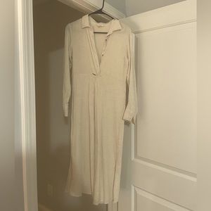 Linen midi dress with buttons and keyhole detail